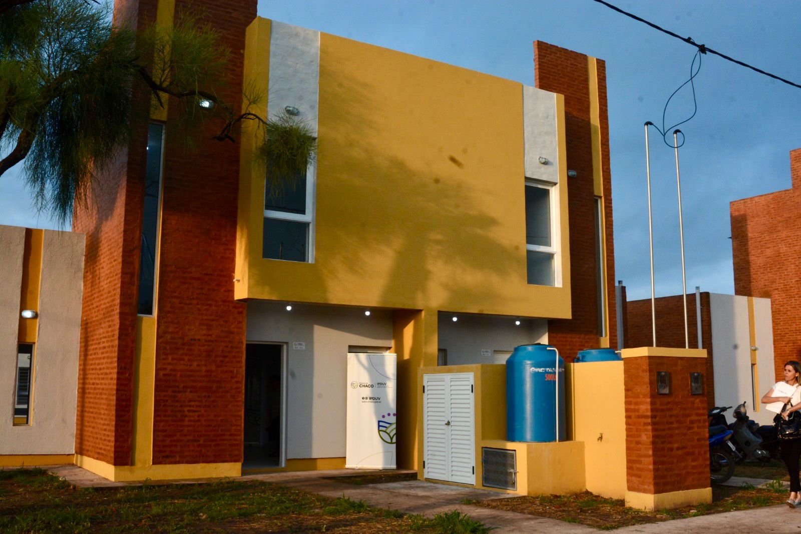 Entrega de viviendas en Castelli: 72 familias chaqueñas cumplen el sueño de la casa propia