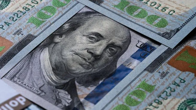 El dólar blue cae $25 y la brecha con el oficial se reduce drásticamente