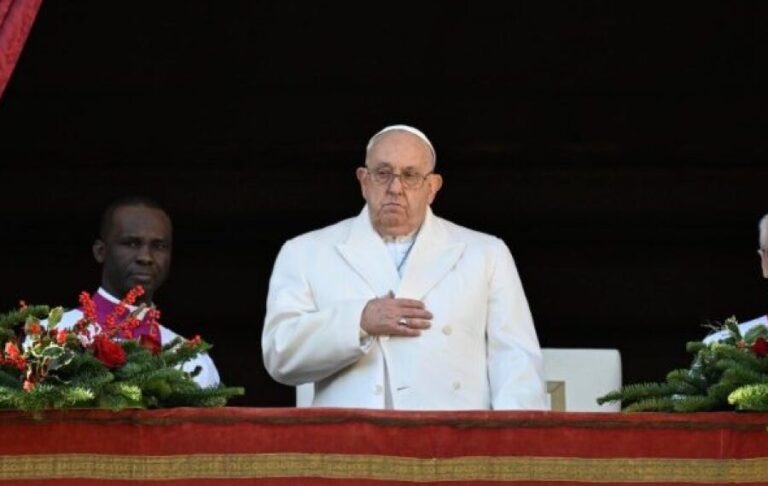 El Papa Francisco exhorta a afrontar los conflictos actuales con esperanza en su mensaje Urbi et Orbi