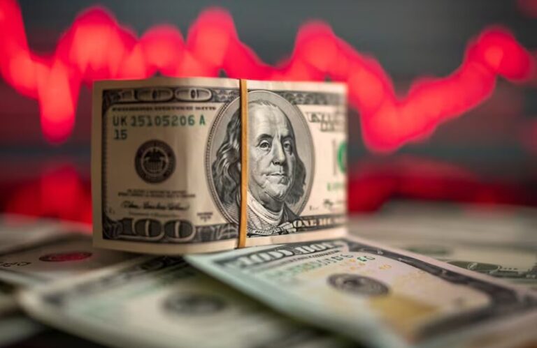 El dólar “blue” cae a mínimos históricos: ¿fin de la brecha cambiaria?