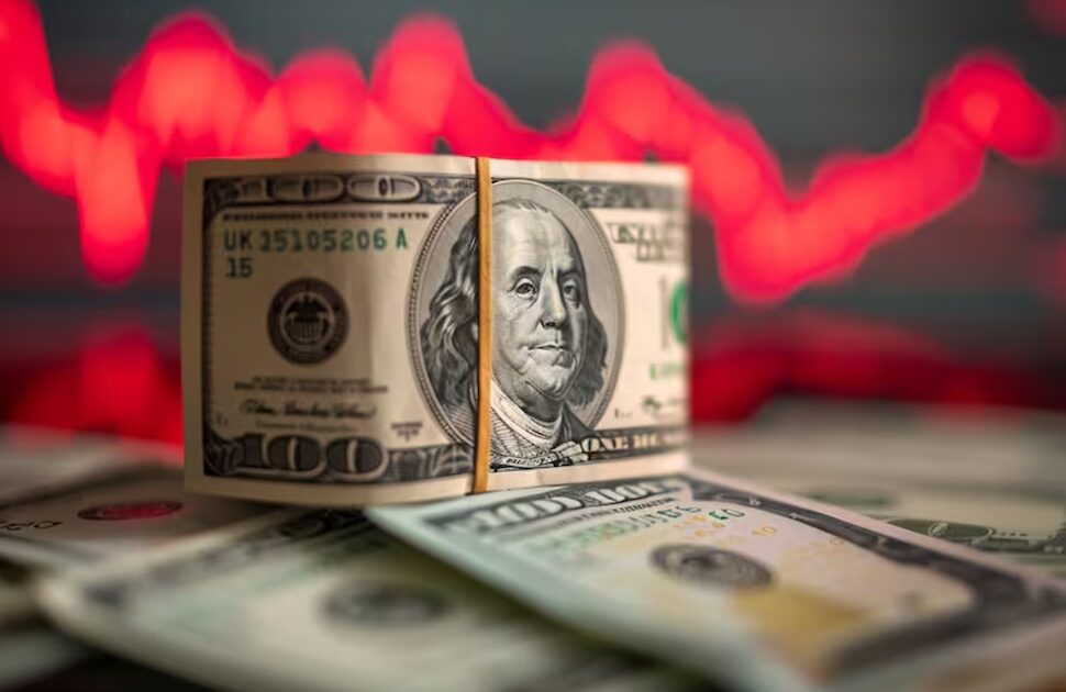 El dólar “blue” cae a mínimos históricos: ¿fin de la brecha cambiaria?