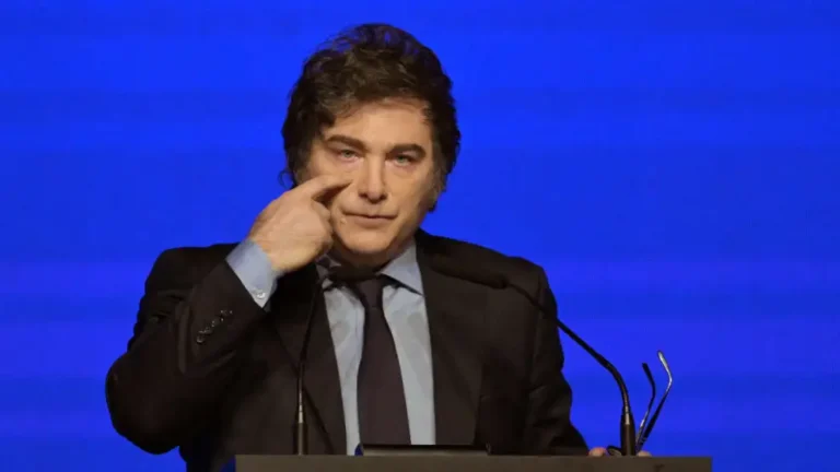La confianza en el Gobierno de Javier Milei disminuye en diciembre, aunque se mantiene por encima de gestiones anteriores