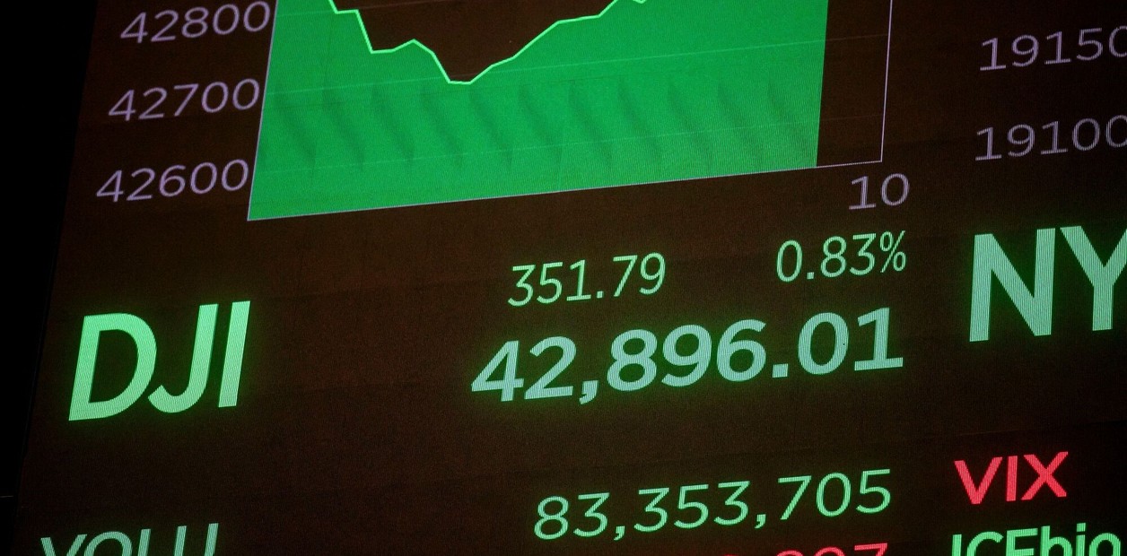 Temor global impacta en activos argentinos: el Merval cae casi 2% y los bonos sufren bajas