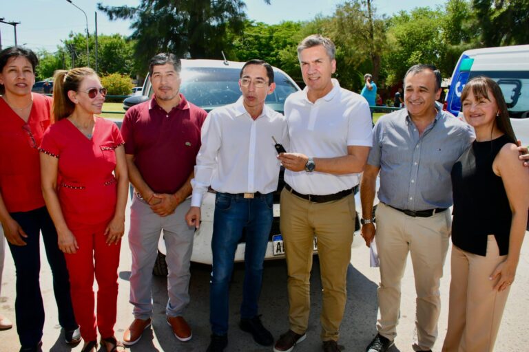 El Gobernador Zdero entregó ambulancias para hospitales del interior y anuncia nueva inversión sanitaria