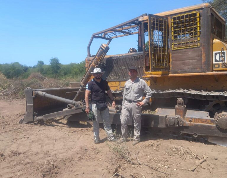 Las Breñas: Detienen desmonte ilegal y confiscan topadora