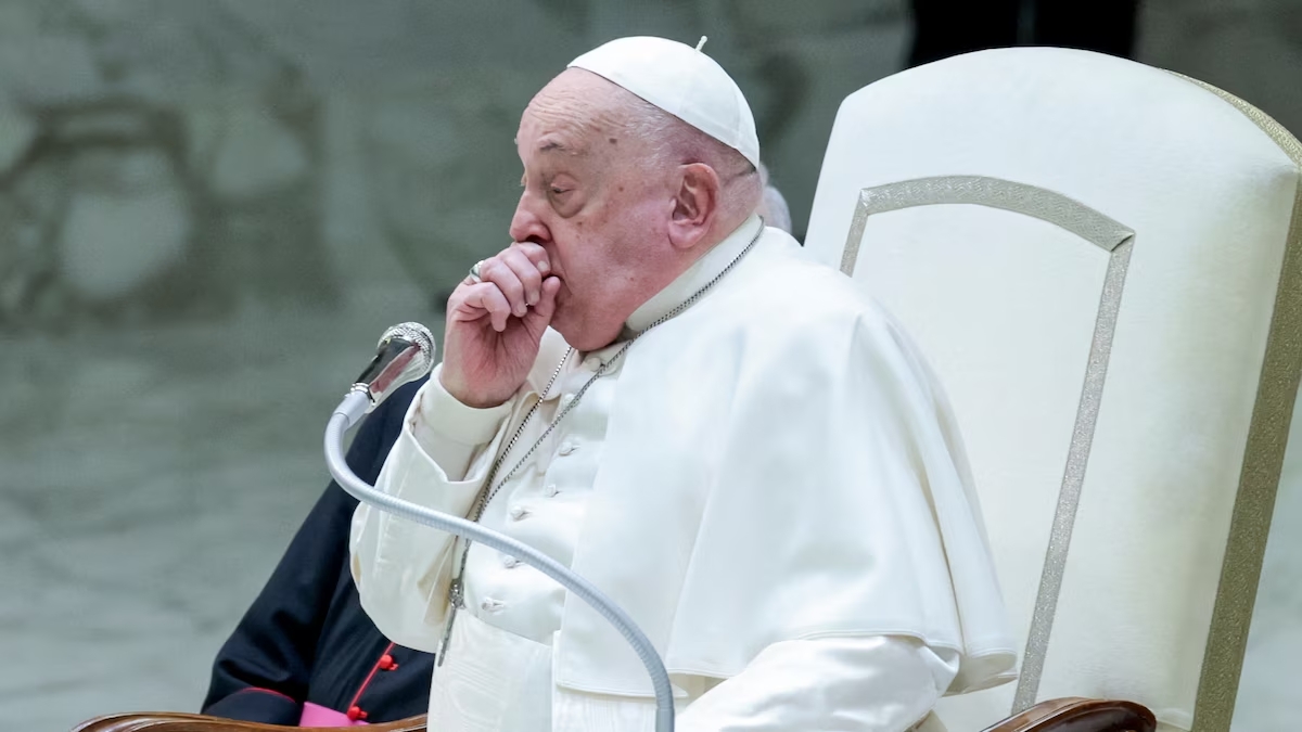 El Papa Francisco hospitalizado por bronquitis persistente: evolución y tratamiento