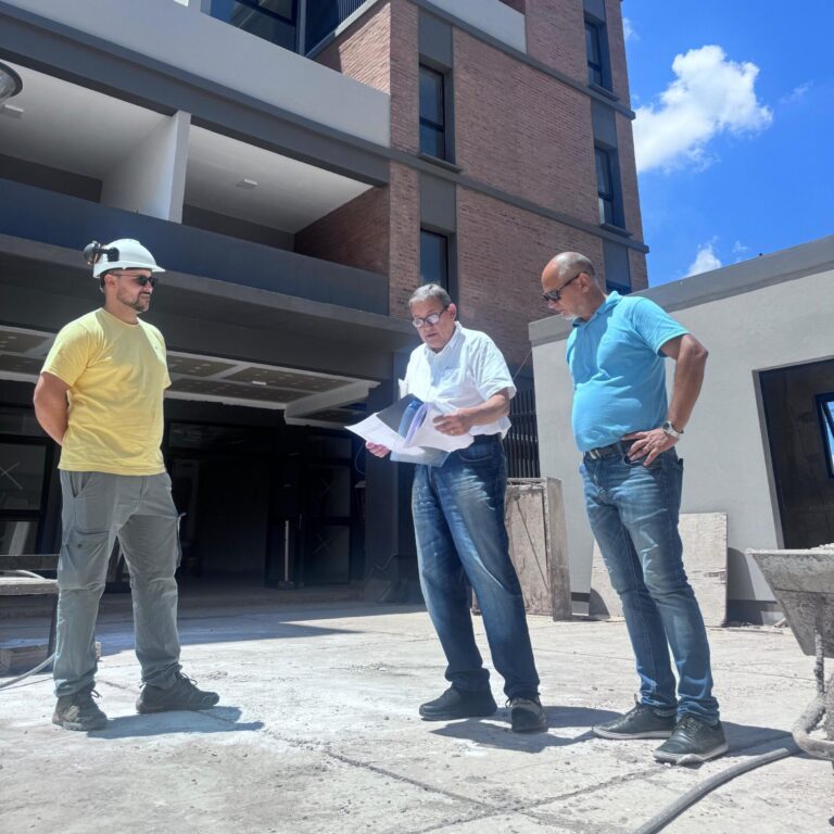 Sáenz Peña: avanzan las obras de 32 departamentos en su fase final