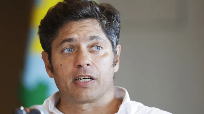 Kicillof presiona por la suspensión de las PASO y critica la propuesta kirchnerista de elecciones unificadas.