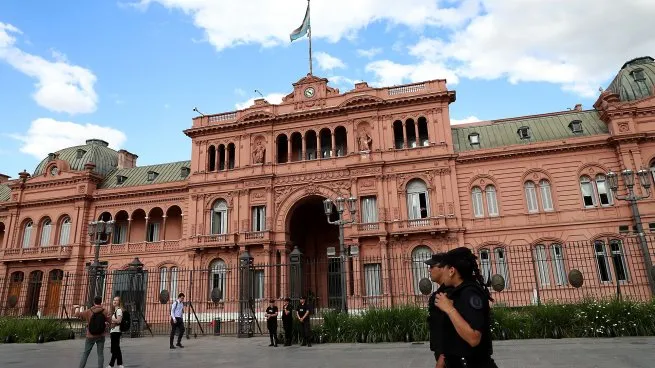 Tensión en Casa Rosada: Crece la preocupación por la suba del dólar y la próxima marcha de jubilados