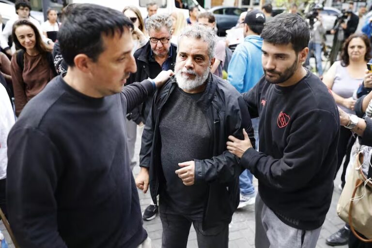 Padre del fotógrafo herido en marcha de jubilados denuncia falta de apoyo del Gobierno