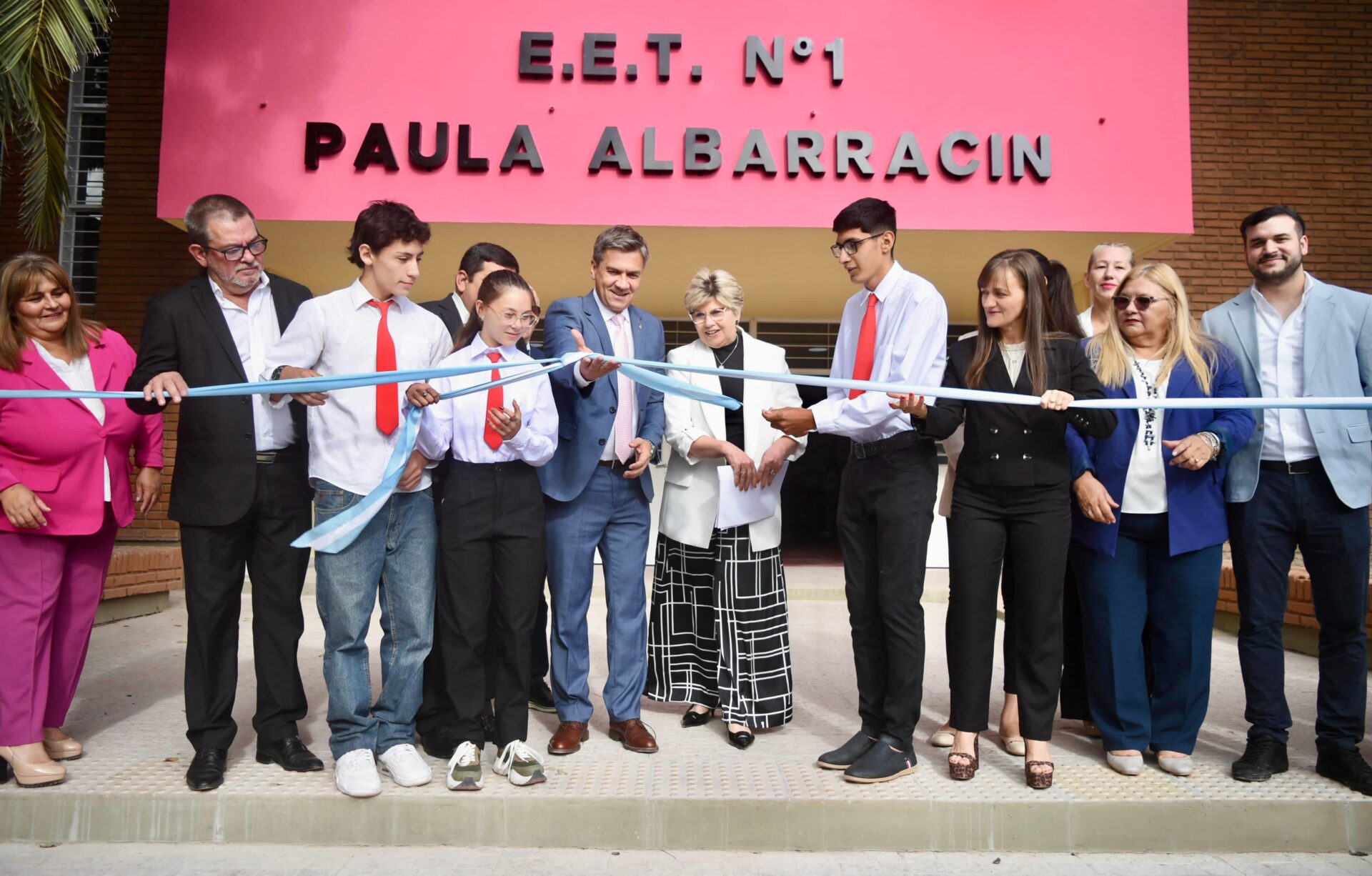 Zdero reafirma su compromiso con la educación al inaugurar la renovada Escuela Técnica de Villa Ángela.