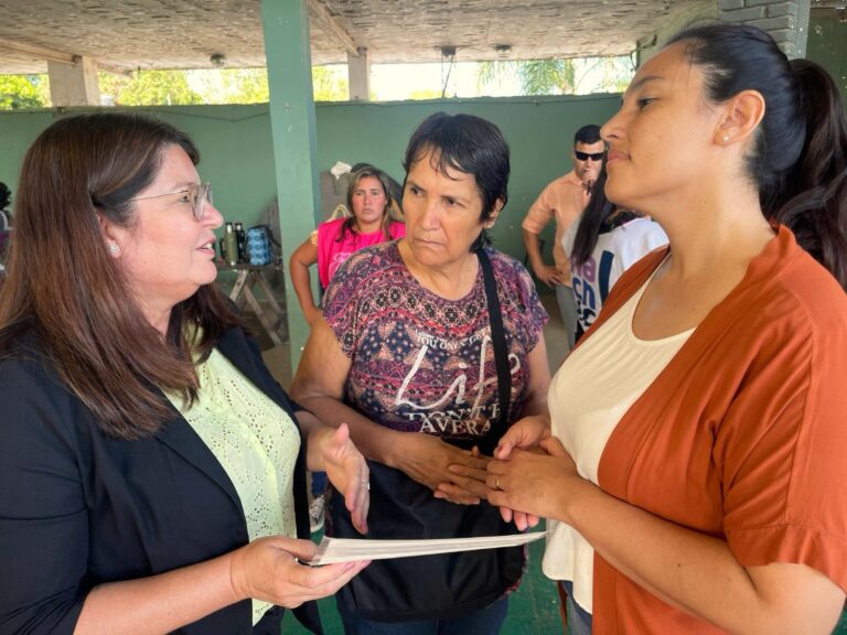 La Leonesa recibe operativo conjunto de Desarrollo Humano e IPRODICH para resolver necesidades vecinales.