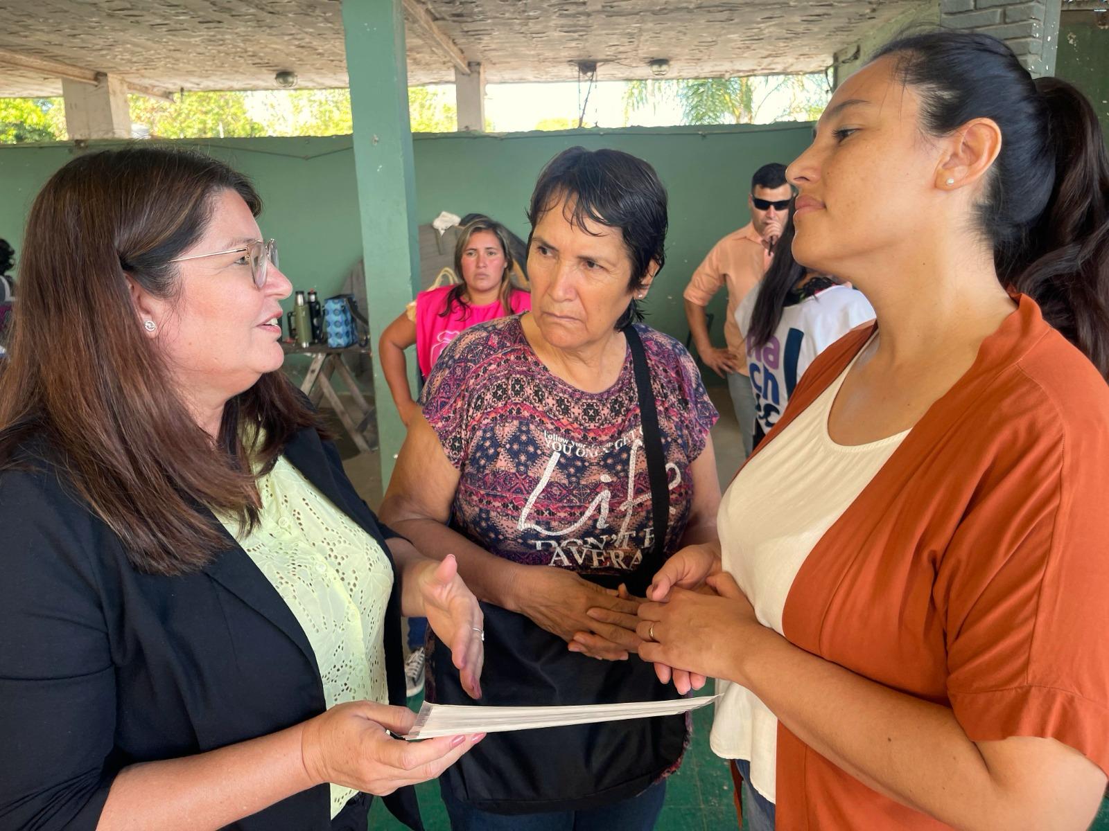 La Leonesa recibe operativo conjunto de Desarrollo Humano e IPRODICH para resolver necesidades vecinales.