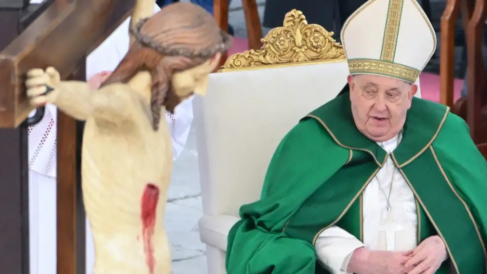 El Papa Francisco celebró su 12º aniversario como pontífice con una torta en el hospital