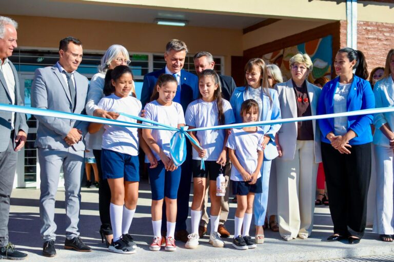 El gobernador Zdero inauguró el ciclo lectivo 2025 y un nuevo edificio escolar en Charata