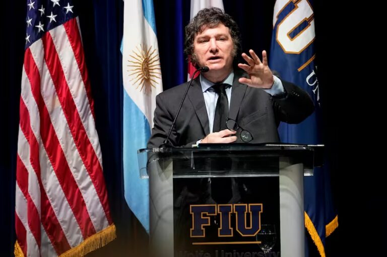 MILEI EN ESTADOS UNIDOS: DISTINCIÓN Y EXPECTATIVA POR UN ENCUENTRO CON TRUMP EN MEDIO DE NEGOCIACIONES CON EL FMI