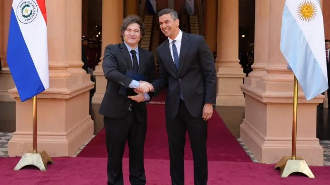 Milei y Peña en Paraguay: “El camino a la prosperidad es desregulación y superávit, no la justicia social colectivista”