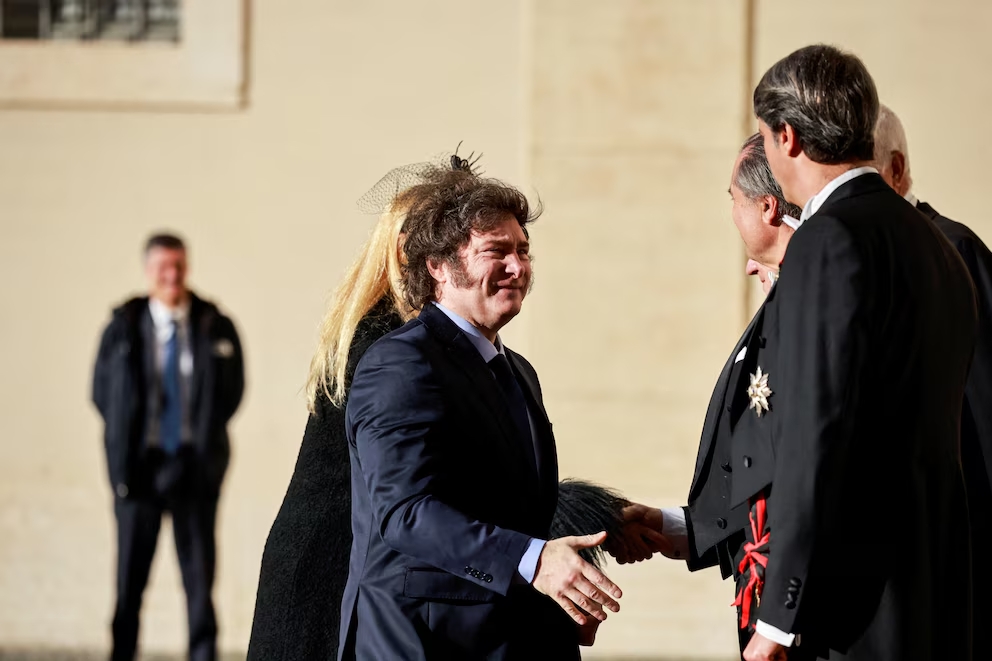 Milei Viajará al Funeral del Papa Francisco con una Delegación de Seis Funcionarios