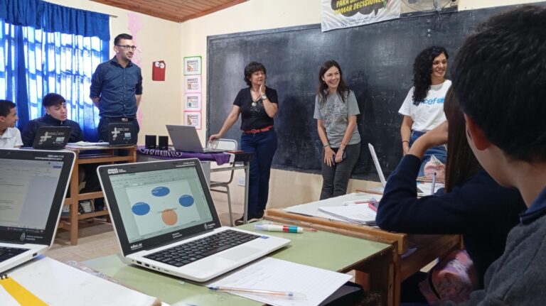 UNICEF y Educación Provincial Supervisan el Funcionamiento de las Secundarias Rurales Mediadas por TIC en Charadai