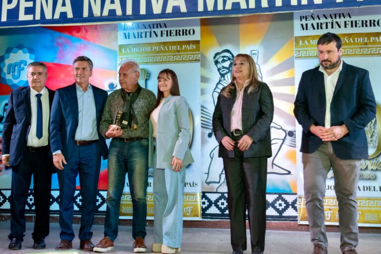 El folclore chaqueño de fiesta: Gobernador Zdero celebró el 80° aniversario de la emblemática Peña Martín Fierro