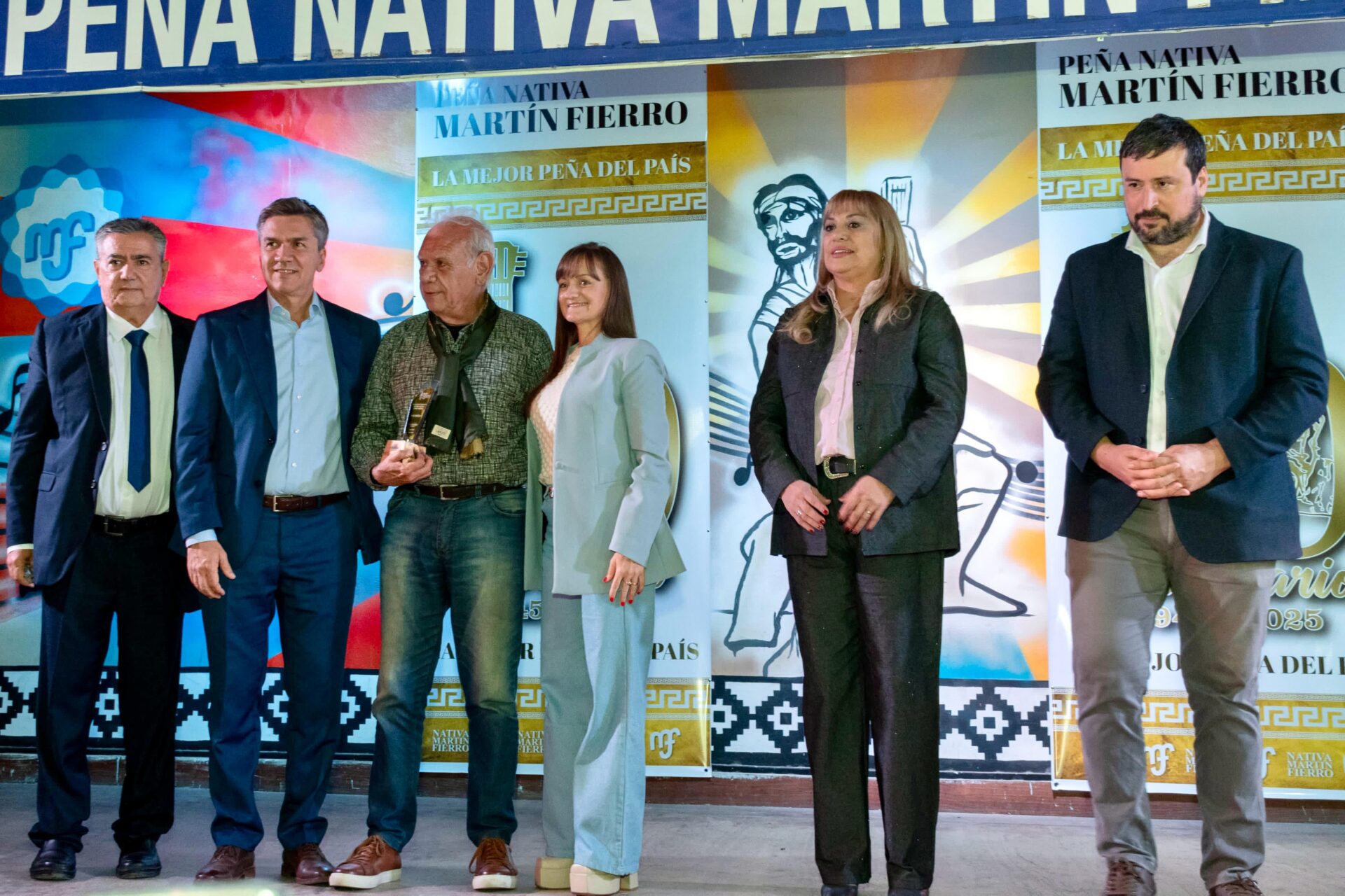 El folclore chaqueño de fiesta: Gobernador Zdero celebró el 80° aniversario de la emblemática Peña Martín Fierro