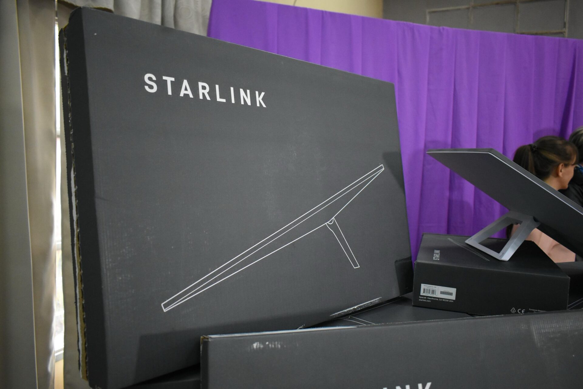 HISTÓRICO: EL GOBERNADOR ZDERO DOTÓ DE CONECTIVIDAD SATELITAL A 400 ESCUELAS CHAQUEÑAS