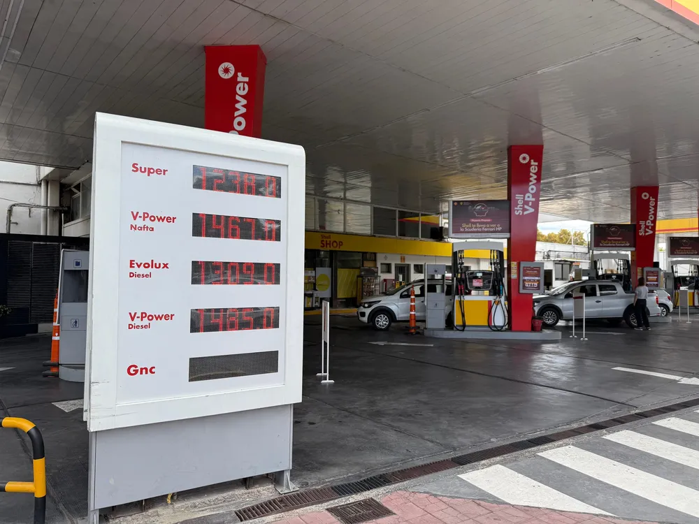 Shell y Axion Siguen a YPF y También Reducen sus Precios de Combustibles