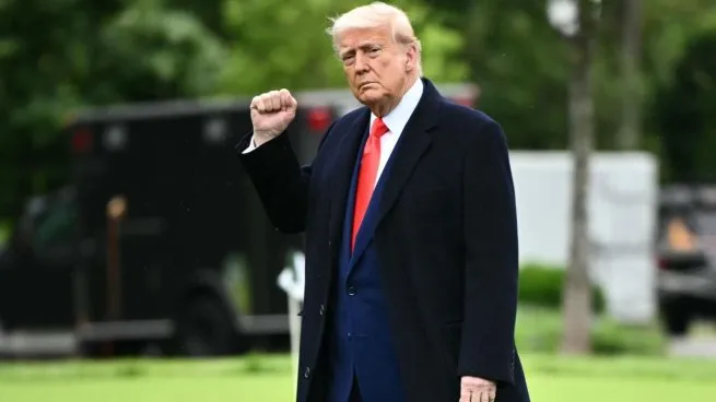 Donald Trump Prohíbe Ingreso a Ciudadanos de 12 Países y Restringe a Otros Siete