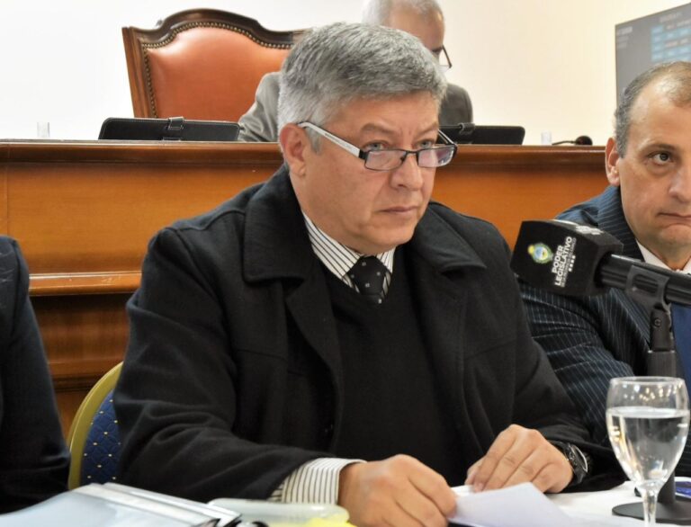 Ministro Matkovich en la Legislatura: Transparencia y Respuestas Claras Pese a la Ausencia Opositora