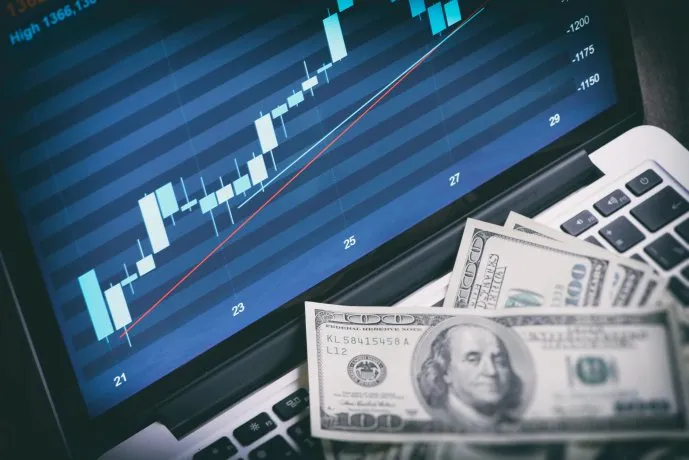 Acciones del S&P Merval Caen hasta 3,7%, Mientras los Bonos en Dólares Muestran Recuperación