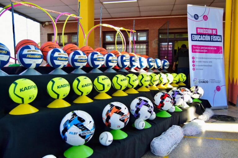 Un Hito para El Impenetrable: El Gobernador Zdero Entrega Históricos Kits Escolares y Elementos Deportivos a Escuelas de la Región