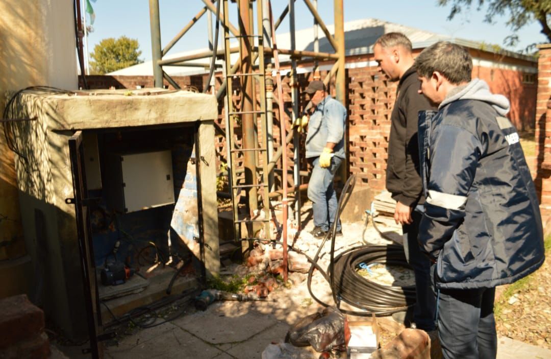 Solución Rápida y Eficaz: SAMEEP Restablece el Suministro de Agua en Complejo Educativo de Fontana