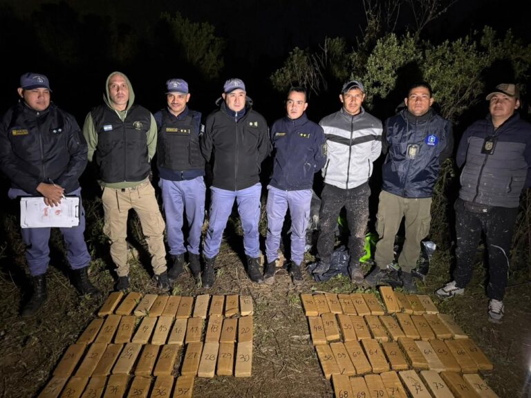 Duro Golpe al Narcotráfico: Secuestran 53 Kilos de Marihuana tras Enfrentamiento en Villa Río Negro