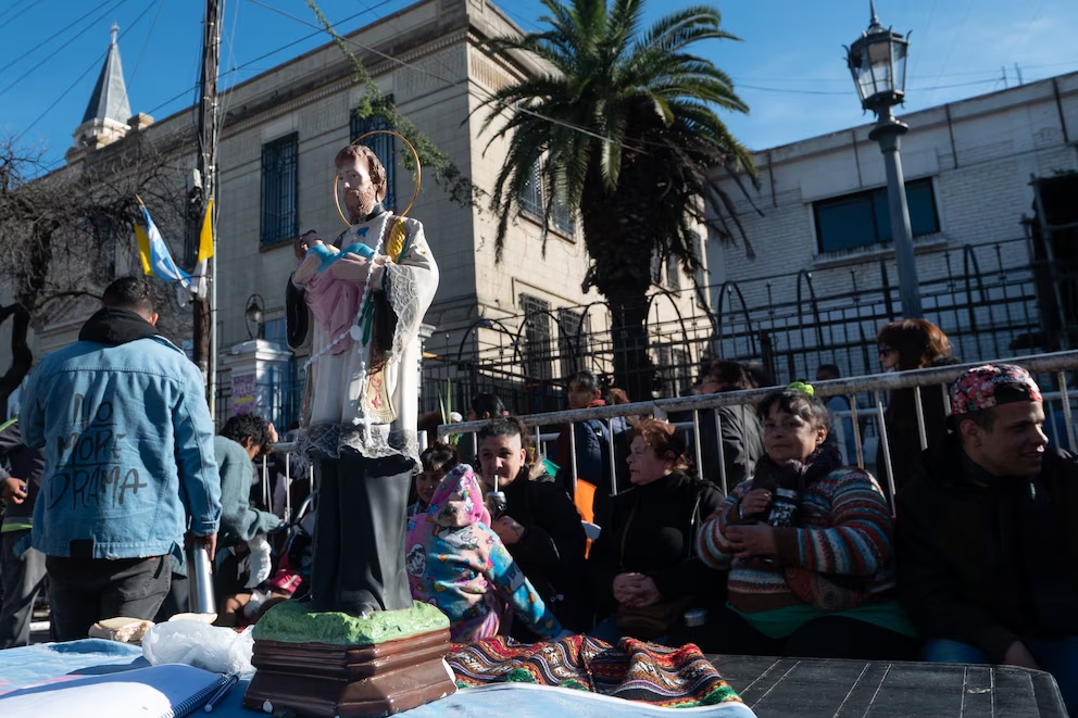 La CGT y Movimientos Sociales Se Unen en la Marcha de San Cayetano contra el Gobierno
