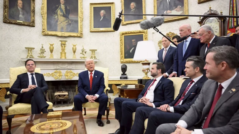 Trump Lanza Ultimátum a Rusia: Aranceles “Severos” y Nuevo Envío de Armamento a Ucrania