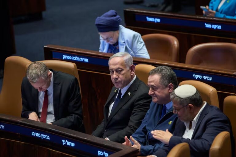 Netanyahu Pierde Mayoría Parlamentaria por Controversial Ley de Exención Militar Ultraortodoxa