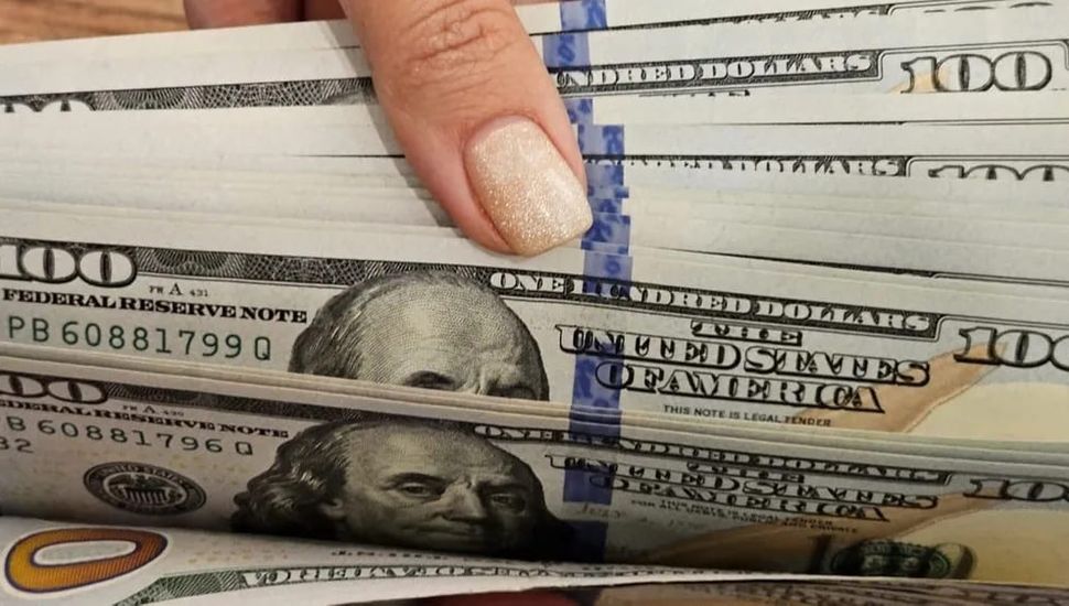 La Inestabilidad Económica Persiste: El Dólar Oficial Cae por Novena Rueda Consecutiva en un Clima de Volatilidad