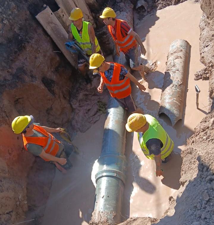 Sáenz Peña Recupera el Servicio de Agua Tras Reparación de Caño Maestro