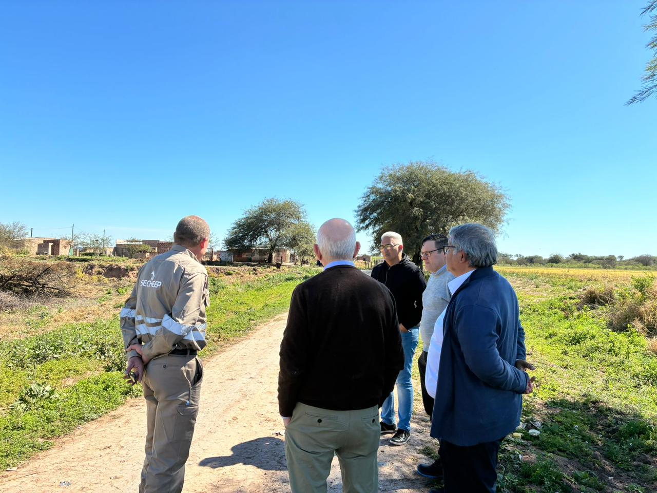 Obras Eléctricas de SECHEEP Beneficiarán a Más de 70 Familias en Napenay