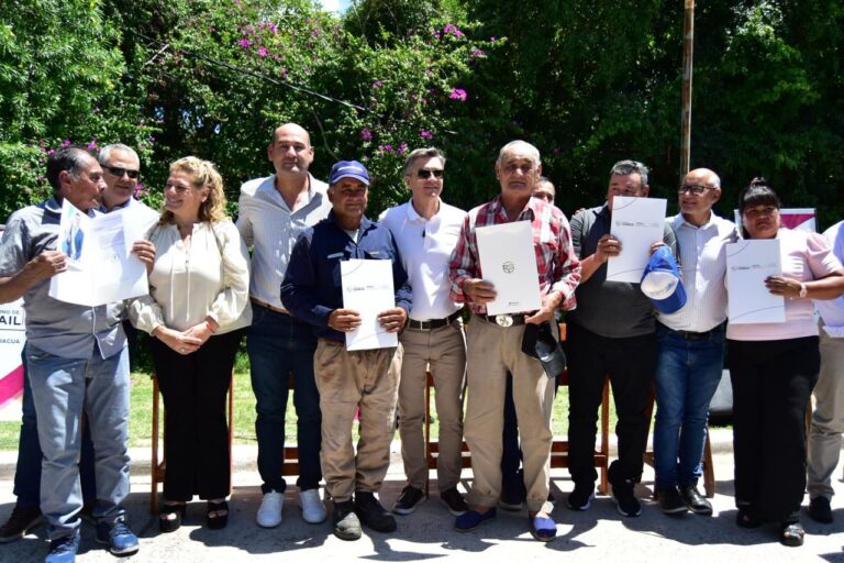 Seguridad Jurídica Tras 26 Años: 70 Familias de Basail Recibieron sus Títulos de Propiedad ✍️