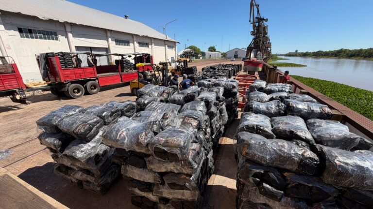 El Puerto de Barranqueras consolida su perfil exportador con un nuevo envío de carbón a Brasil