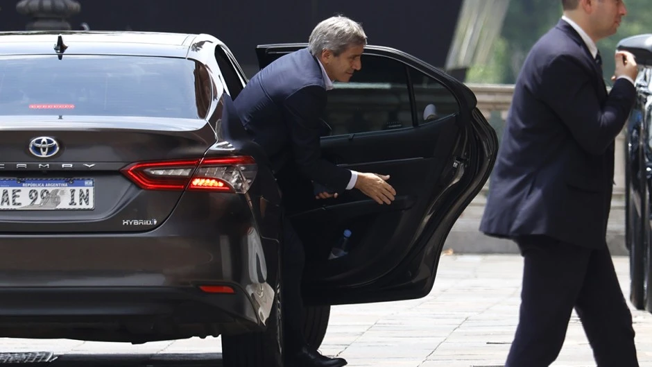 Dudas sobre el pago de enero: Caputo apura el Presupuesto para habilitar un canje de deuda ante la falta de reservas