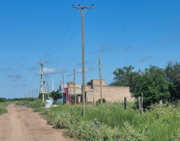 SECHEEP Refuerza la Red Eléctrica en Juan J. Castelli con Obras Clave para Abastecer a 350 Familias y a la Estación de Bombeo de Agua