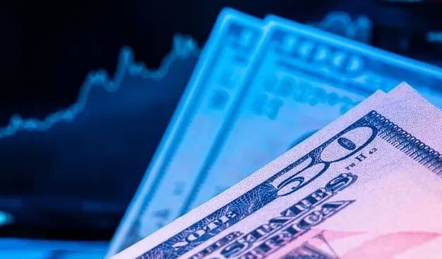 Dólar hoy: El “blue” rompe la inercia bajista y el BCRA consolida un enero récord