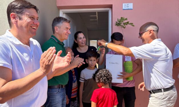 El sueño cumplido: 32 familias de Quitilipi recibieron las llaves de su nuevo hogar