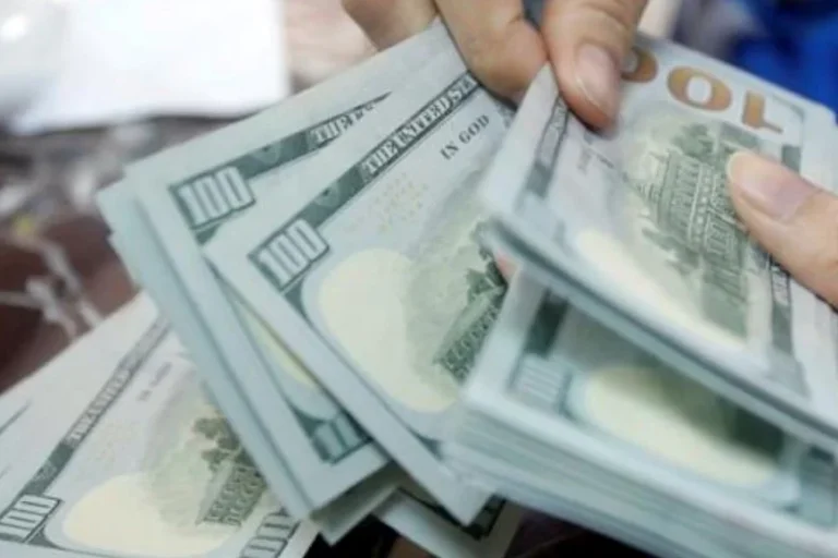 Jornada alcista: El dólar cerró con subas en bancos, el MEP y el mercado informal
