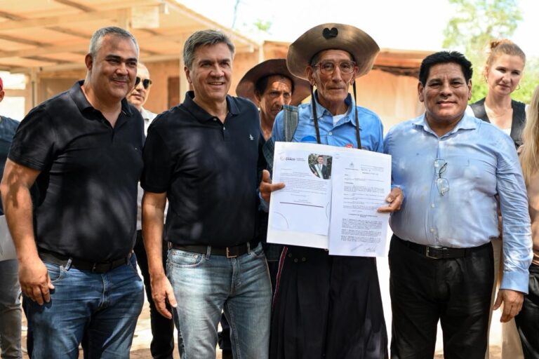 Justicia territorial en El Impenetrable: Tras 45 años, familias rurales reciben la adjudicación de sus tierras