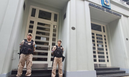 Escándalo en la AFA: La Justicia allanó las sedes de Viamonte y Ezeiza por presunto lavado de dinero y desvío de fondos