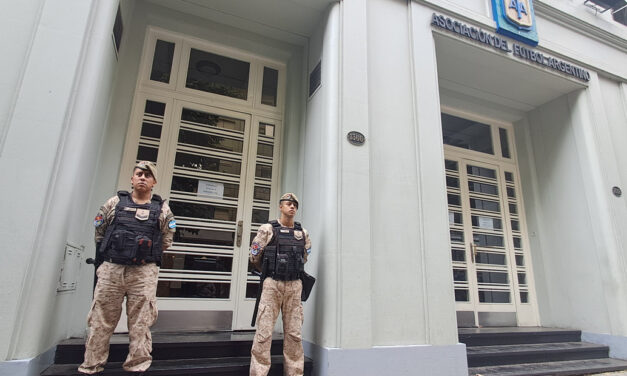 Escándalo en la AFA: La Justicia allanó las sedes de Viamonte y Ezeiza por presunto lavado de dinero y desvío de fondos