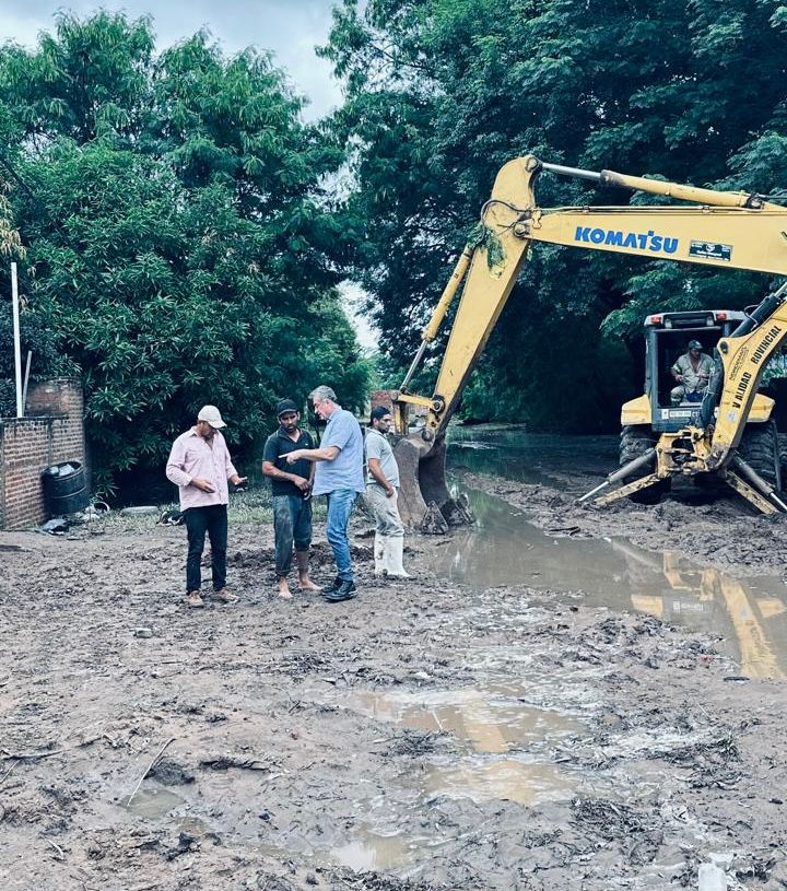Respuesta inmediata en Miraflores: el Gobierno provincial despliega un operativo de drenaje tras las inundaciones